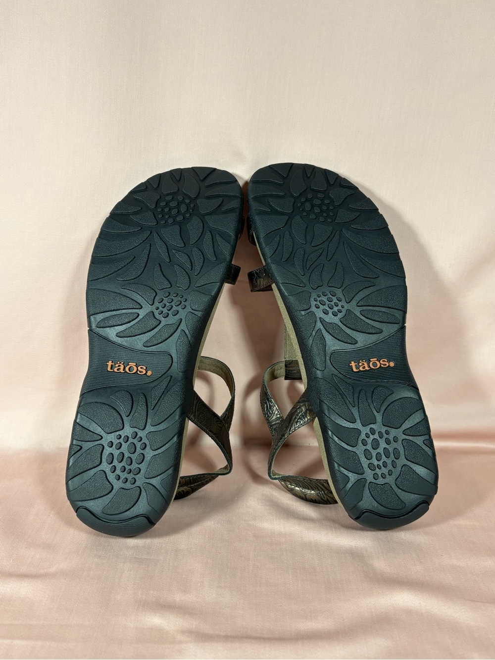 Taos Footwear Trophy 2 Strappy Bronze Metallic Sandals Women's Size 11 - Picture 12 of 12